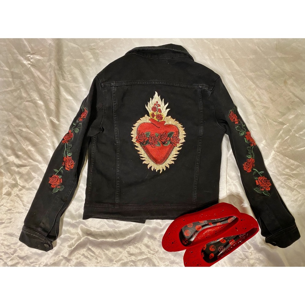 Embroidered denim jacket.